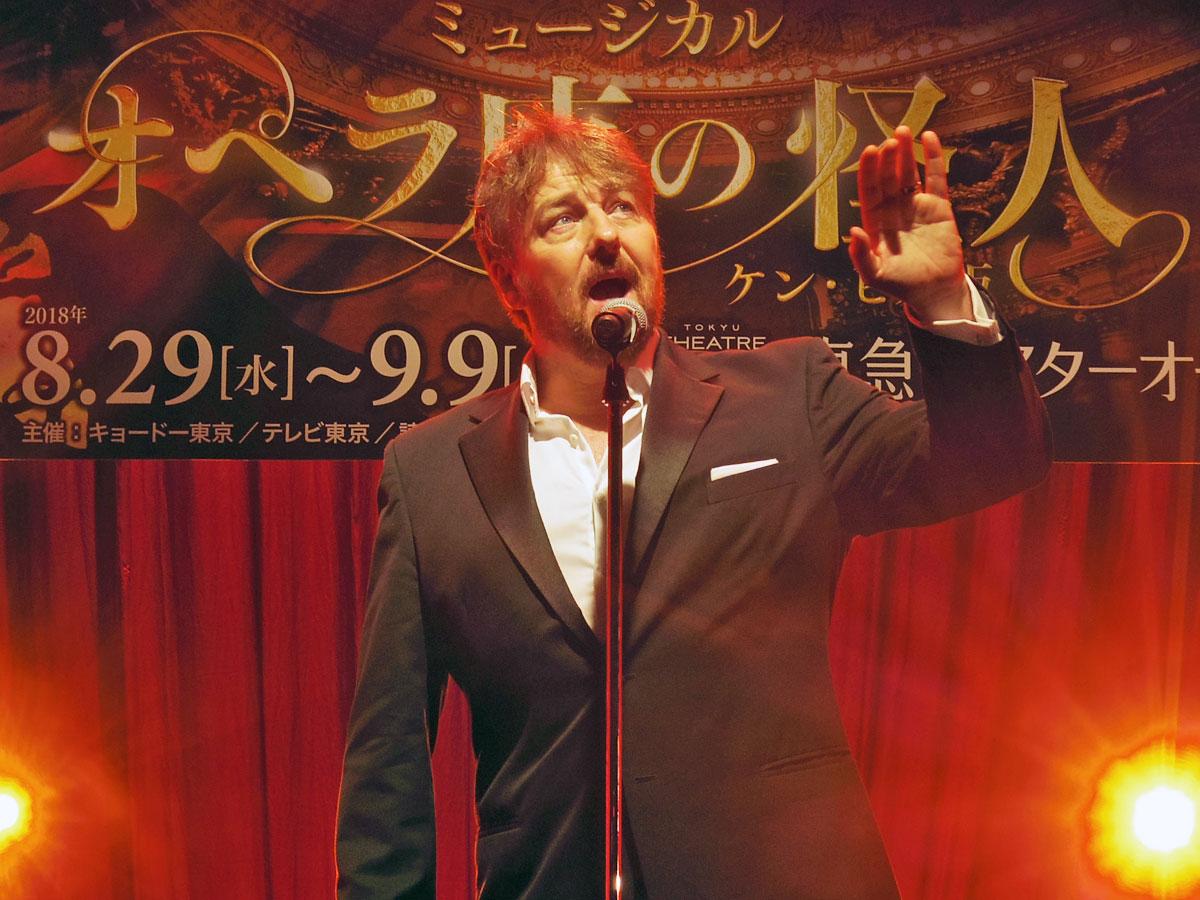 劇中歌「高い高いところから」を初披露したジョン・オーウェン＝ジョーンズさん