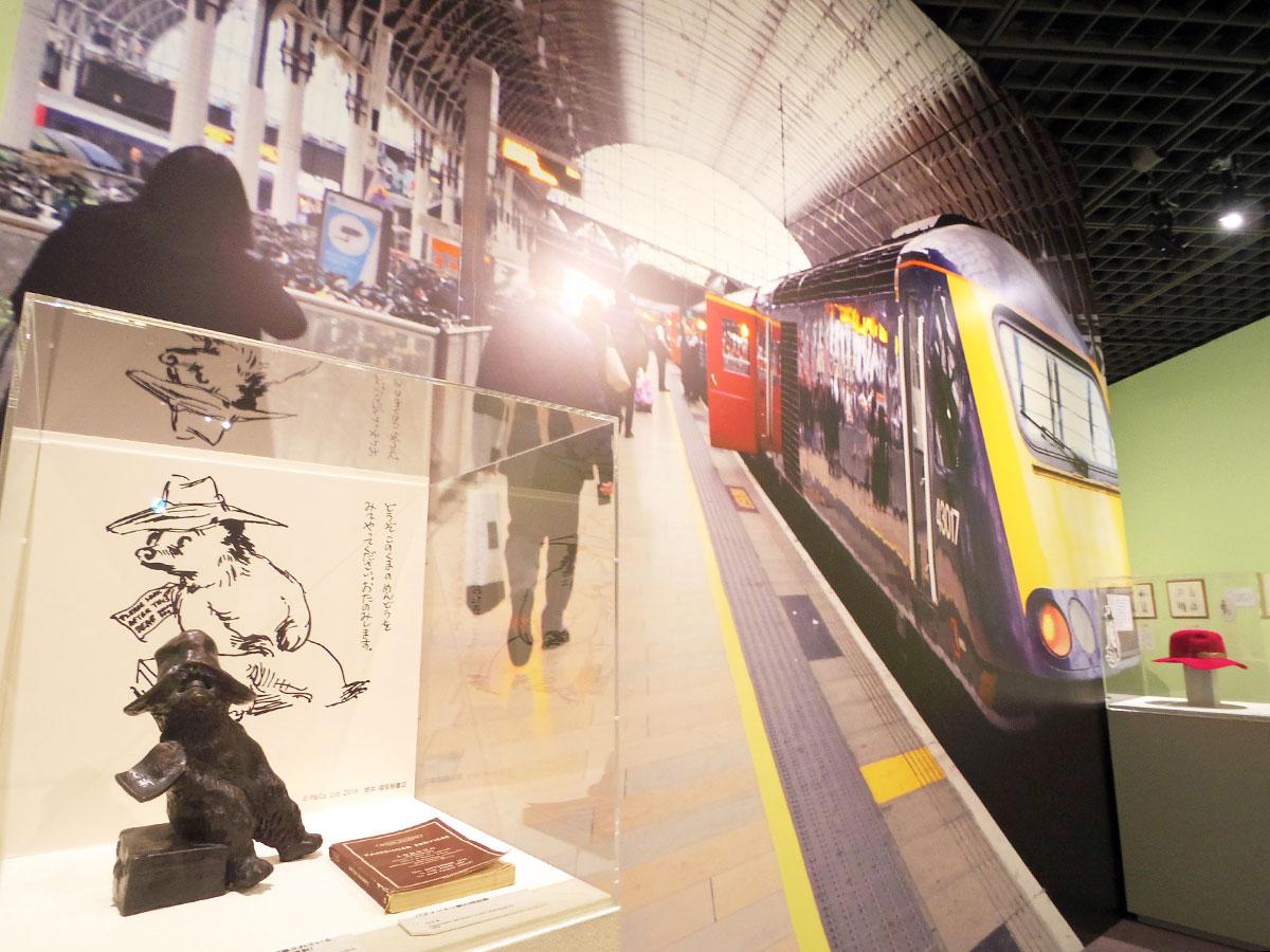 英パディントン駅を思わせる展示になっている入り口