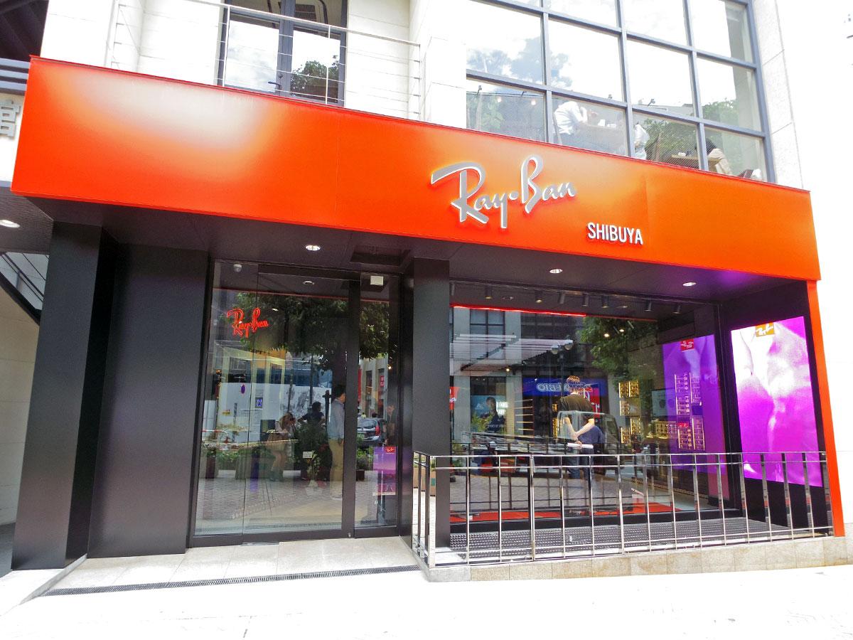 公園通り沿いの店舗外観
