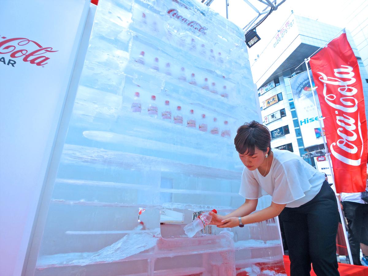 「コカ・コーラ クリア」が出てくる氷の「自動販売機」