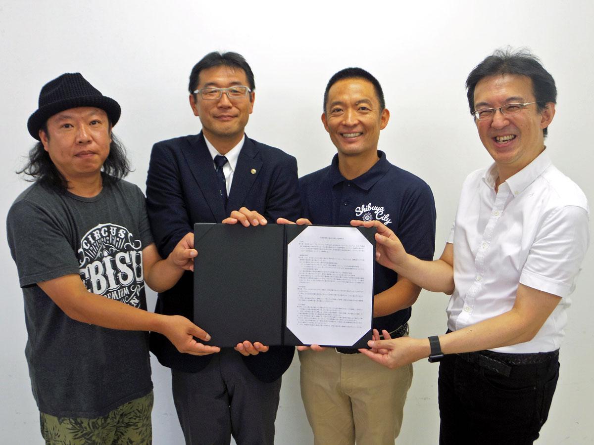 （左から）高橋賢次恵比寿新聞編集長、嶋田創イッツコム社長、長谷部健渋谷区長、西樹シブヤ経済新聞編集長
