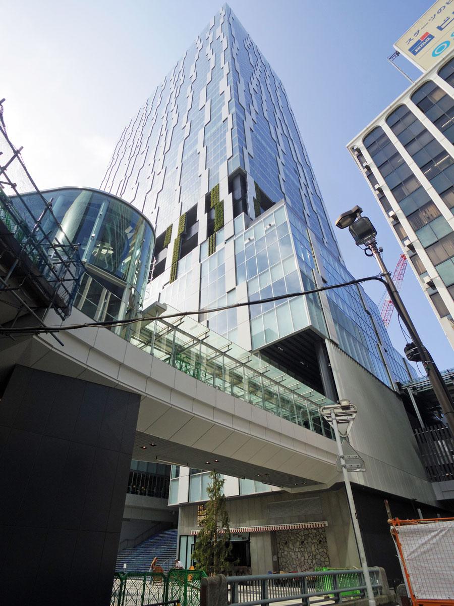 東急電鉄の大規模再開発事業の一つとして13日にオープンを控える「渋谷ストリーム」外観