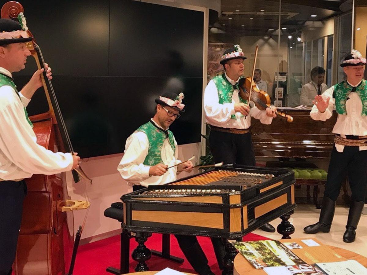 ツインバロンバンド「ストラージュニチャン」のライブなども予定する（写真は昨年開催時の様子）