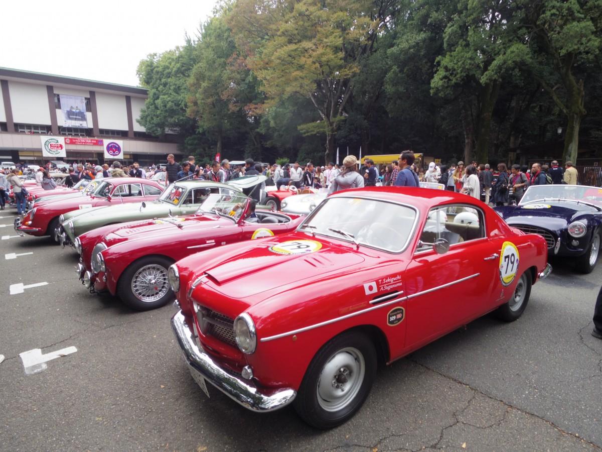 100台を超すクラシックカーが集まった