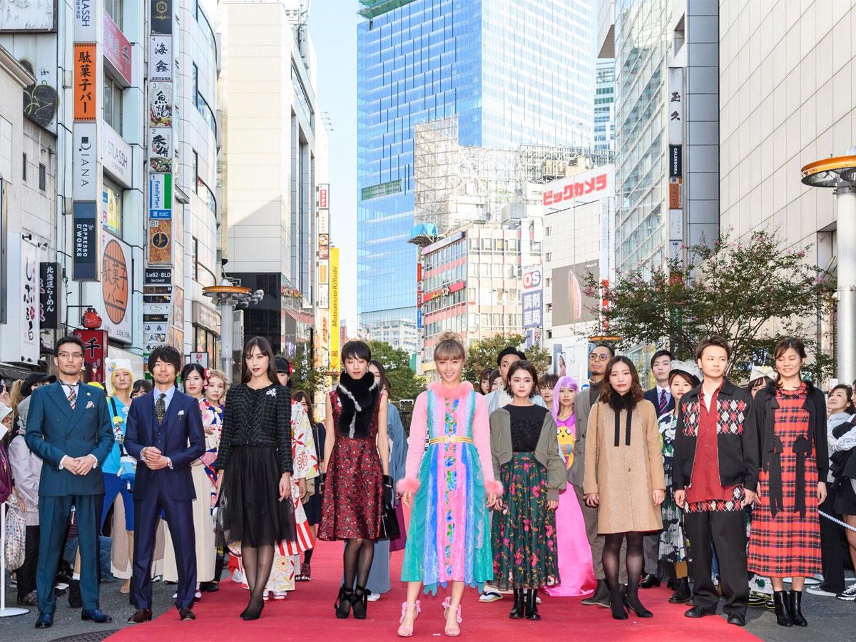渋谷のショップで働く店員や「Dream」Amiさんがランウエーに登場した「SHIBUYA RUNWAY」