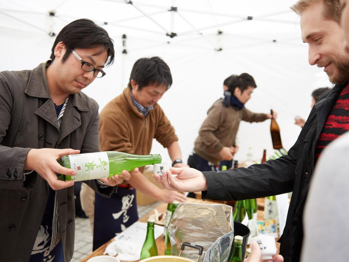 日本酒120種類以上を飲み比べできる（写真は過去開催時の様子）