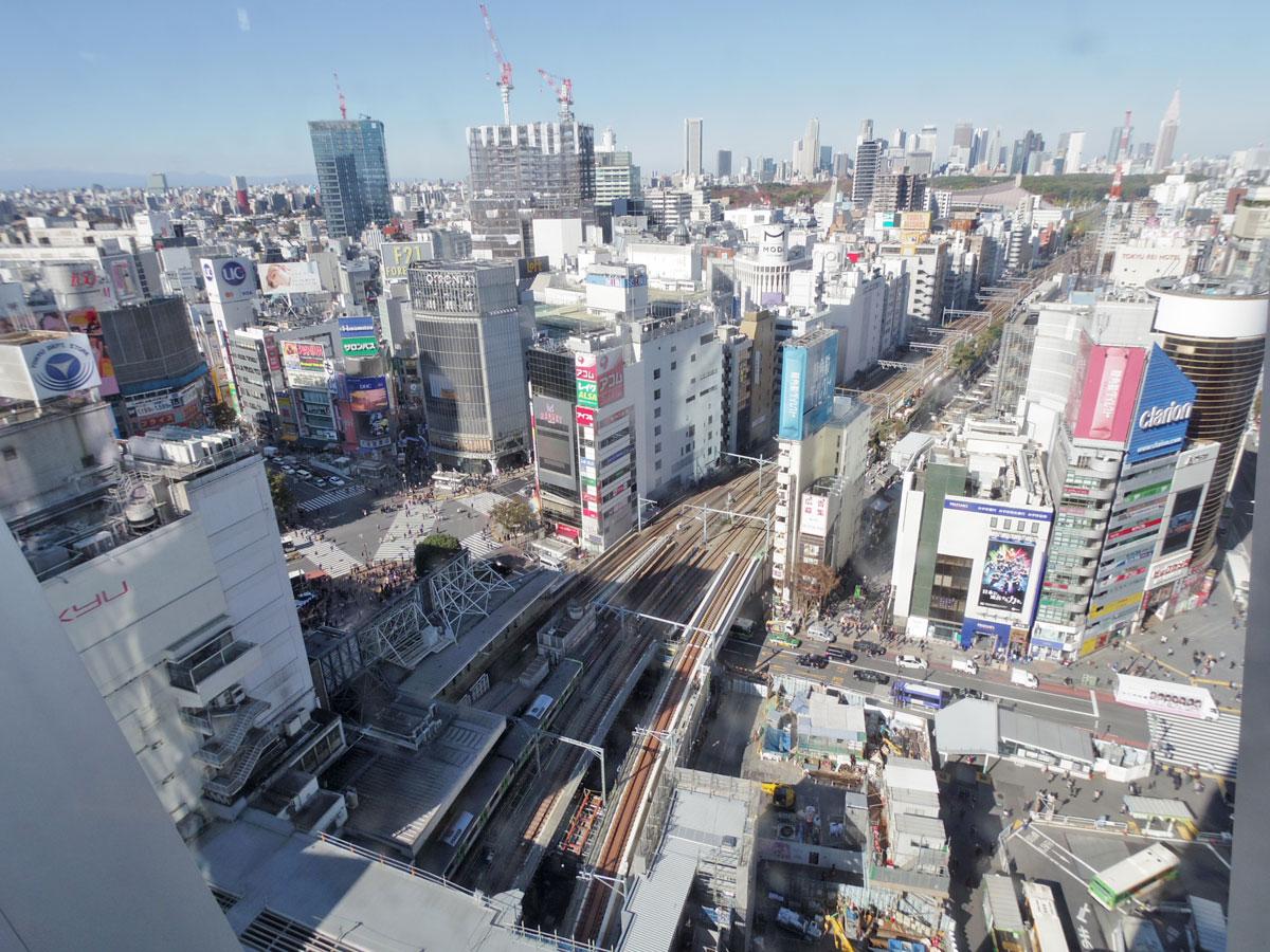 スクランブル交差点やJR線などが望める「渋谷スクランブルスクエア」17階（北側）の眺望