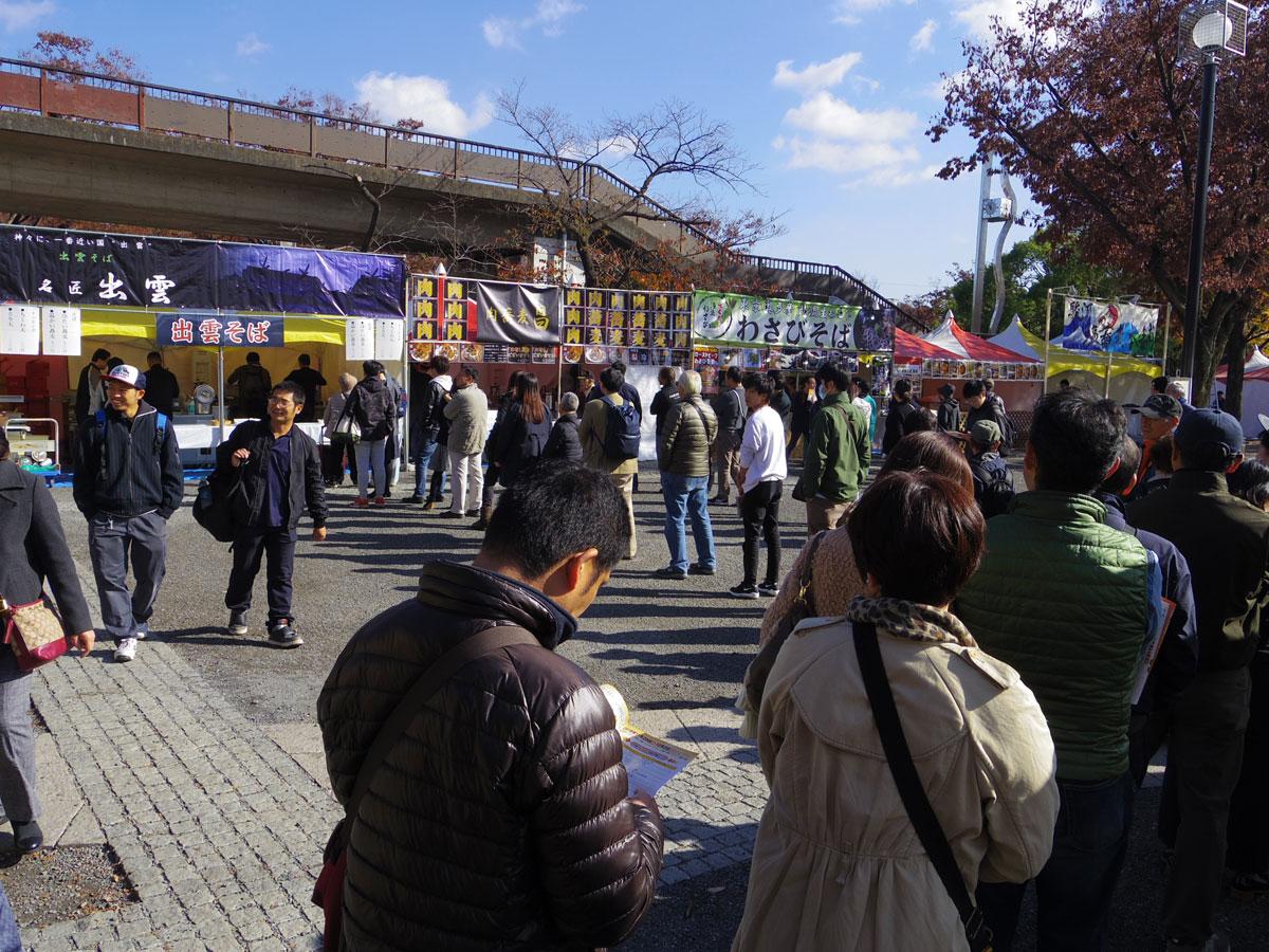 オープン直後から多くの人が来場した