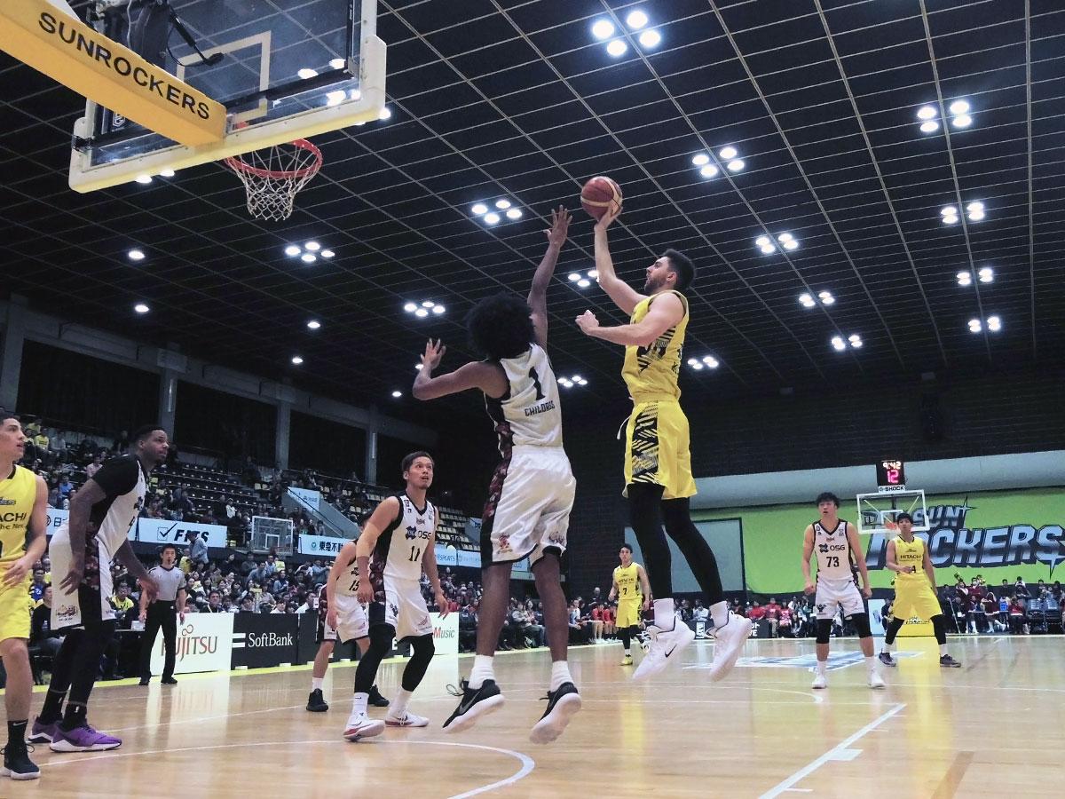全選手が出場し勝利を収めたサンロッカーズ渋谷（黄色のユニホーム）