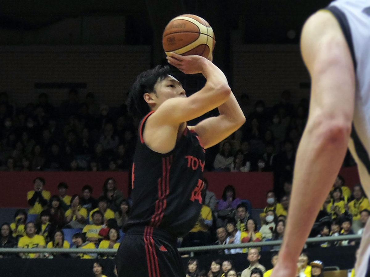 要所で3Pを決めた田中大貴選手
