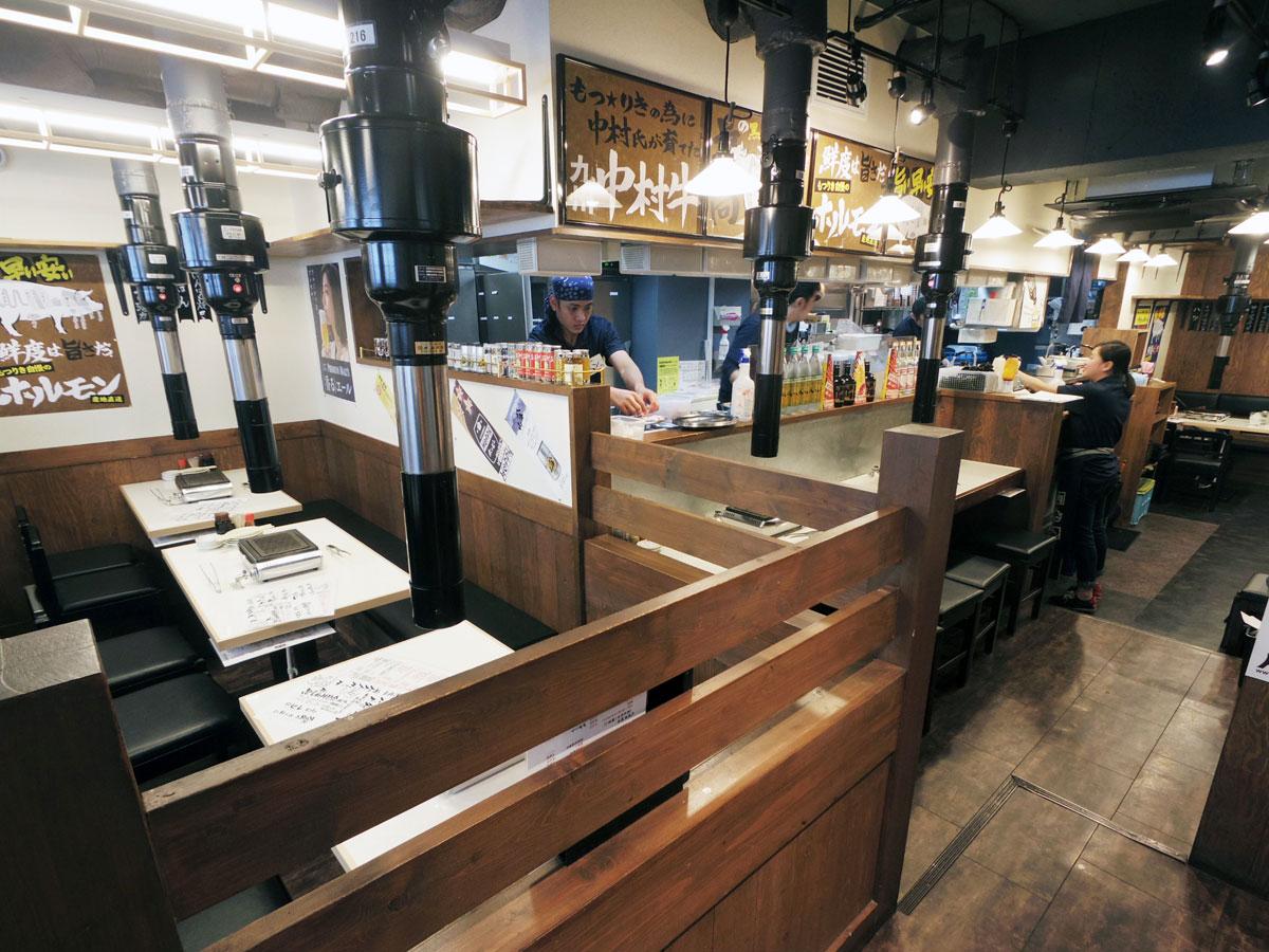 昭和レトロな雰囲気の店内