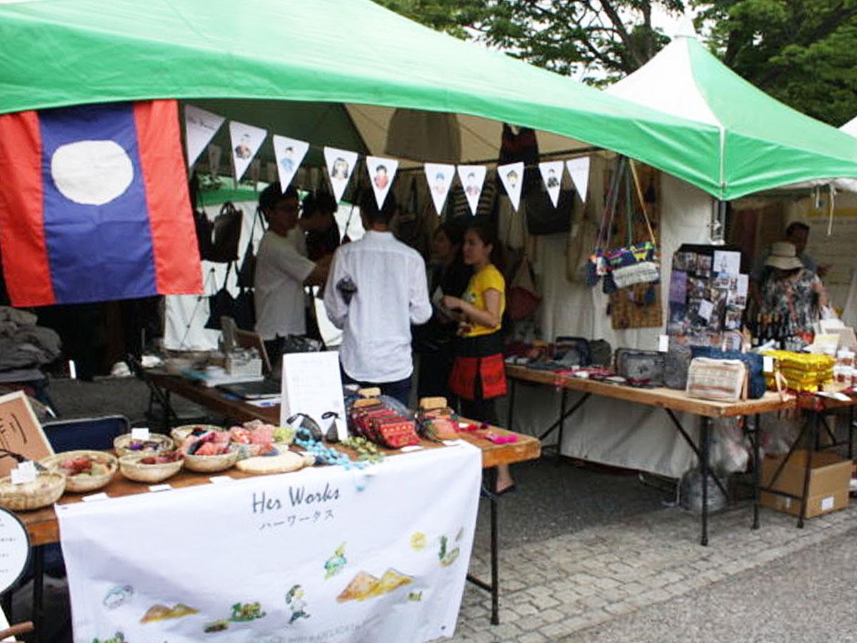 ラオスの料理や雑貨などを販売するブースが出店する（写真は昨年開催時の様子）
