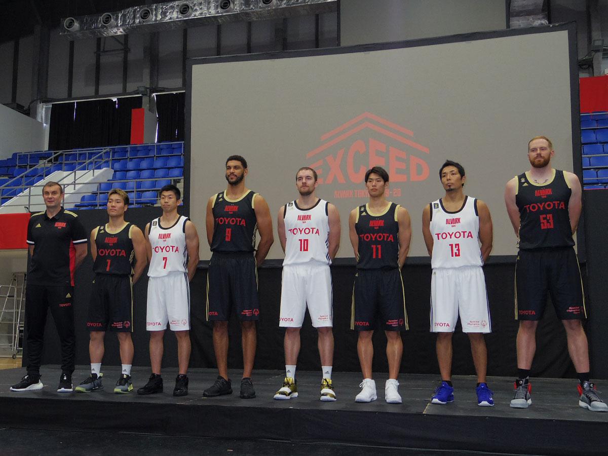 2019−20シーズンの新体制を発表したアルバルク東京