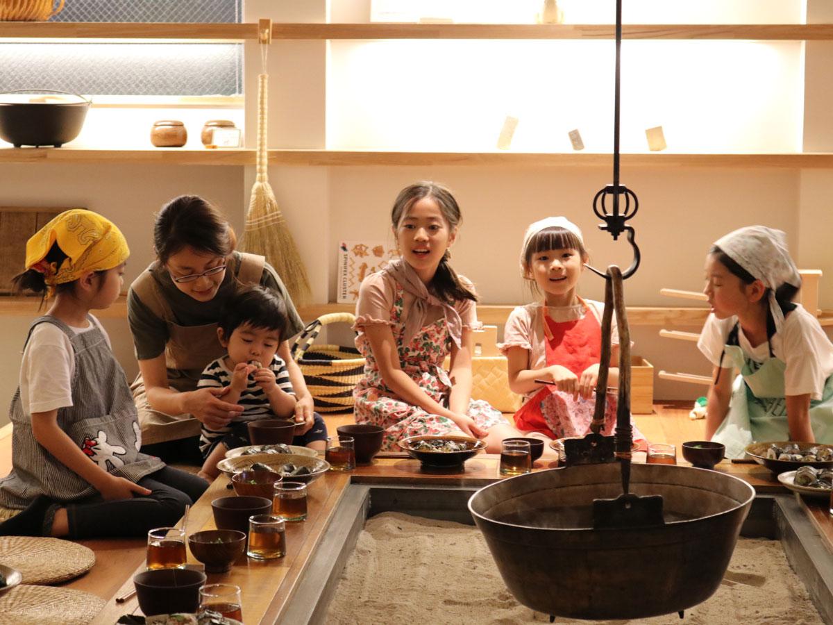 子どもたちが料理や接客をする「いろりカフェ」のイメージ