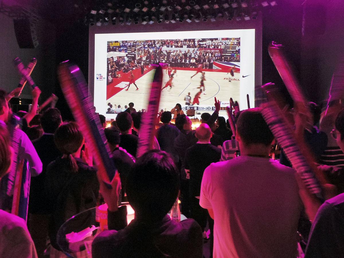 仕事帰りの人たちが来場した渋谷ストリームホール