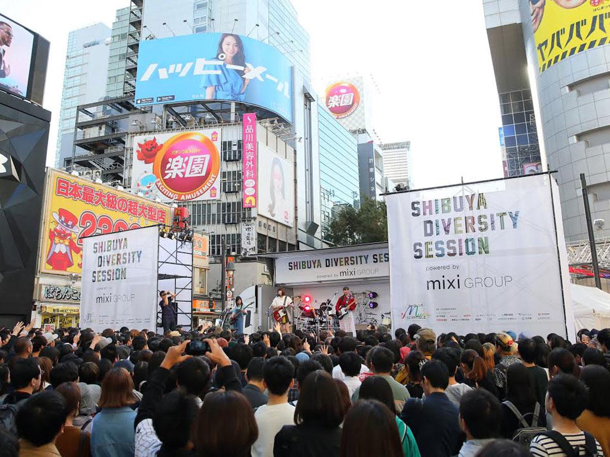 街中の路上や商業施設、店舗内などにステージを作る（写真は昨年開催時の様子）