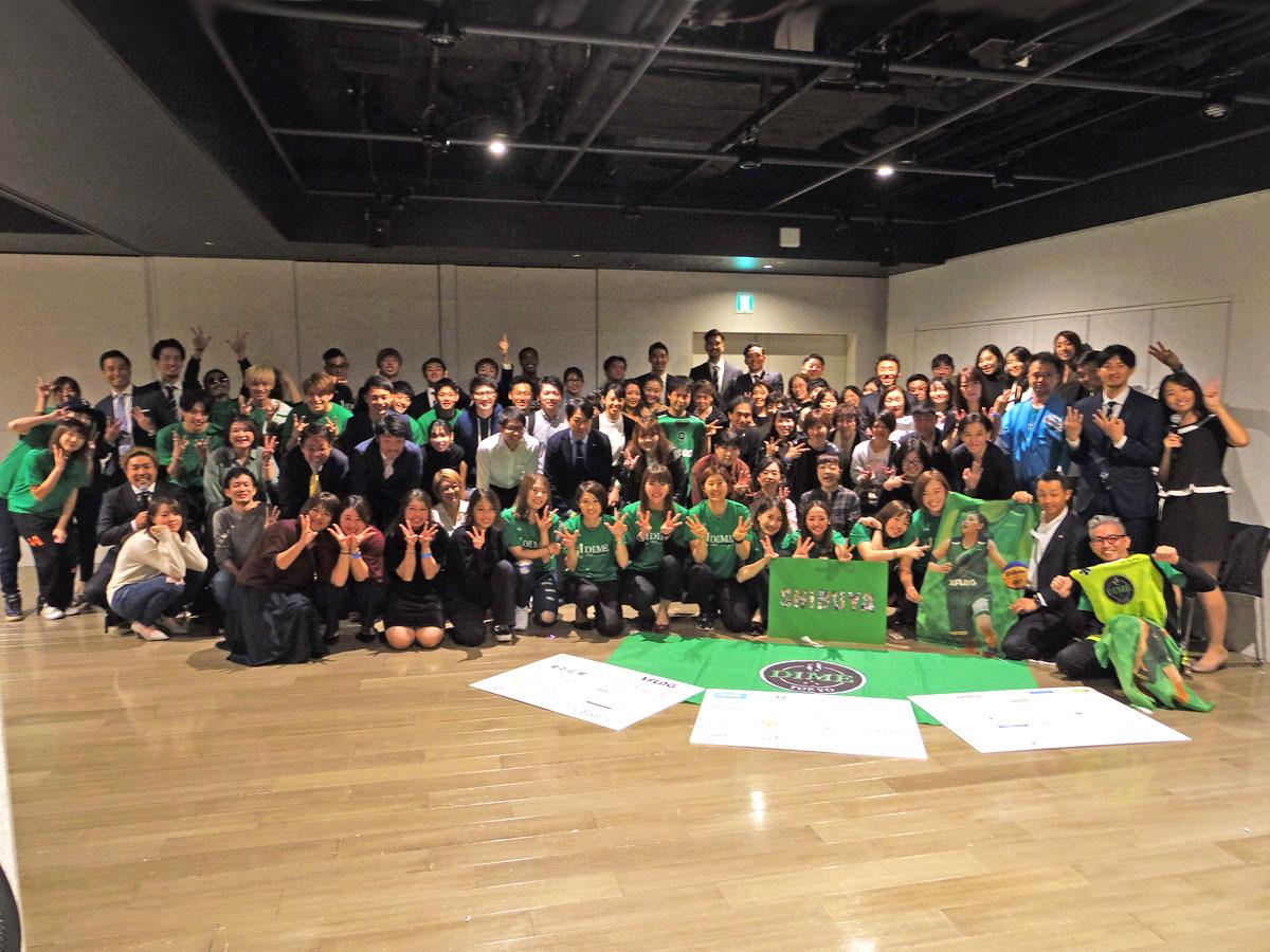 東京ダイムをはじめとする「ダイムファミリー」と来場したファンたち