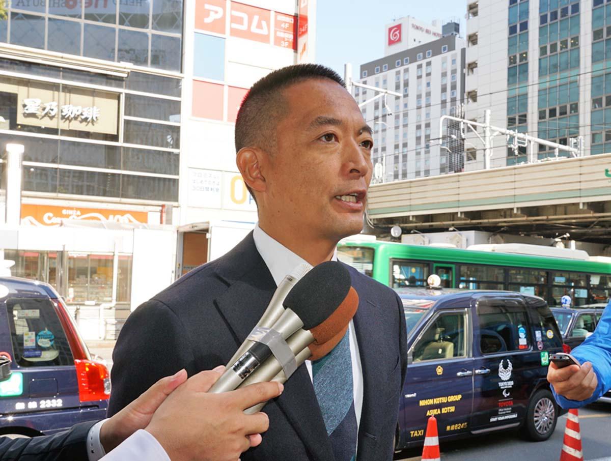 ハロウィーンから一夜明け取材に応じた長谷部健渋谷区長
