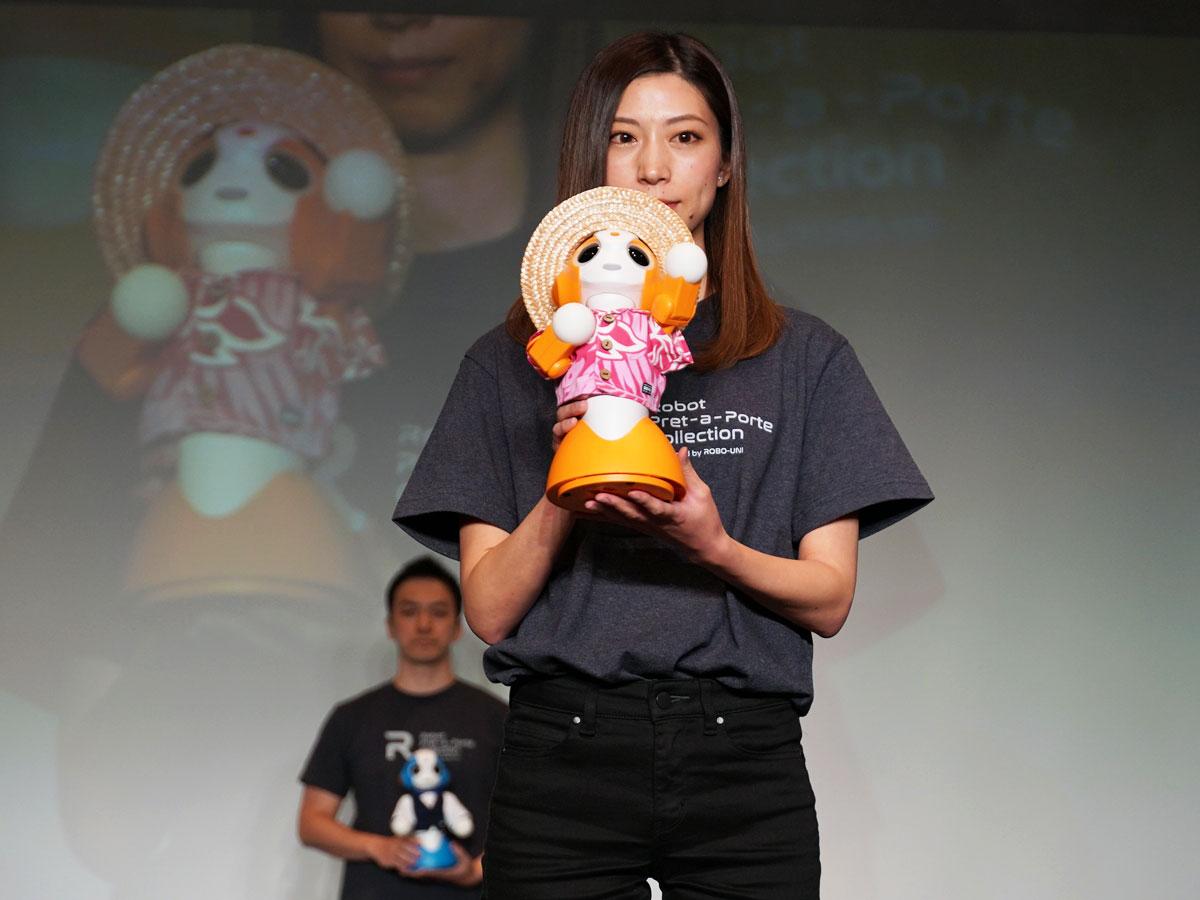 さまざまな衣装を着たロボットが登場した「ロボコレ」より