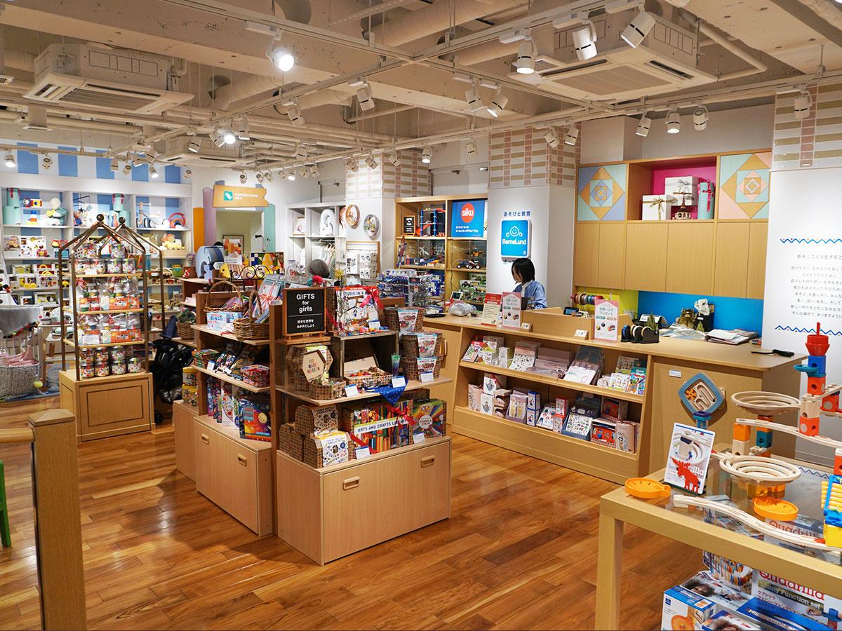 リニューアルしたボーネルンド本店の店内