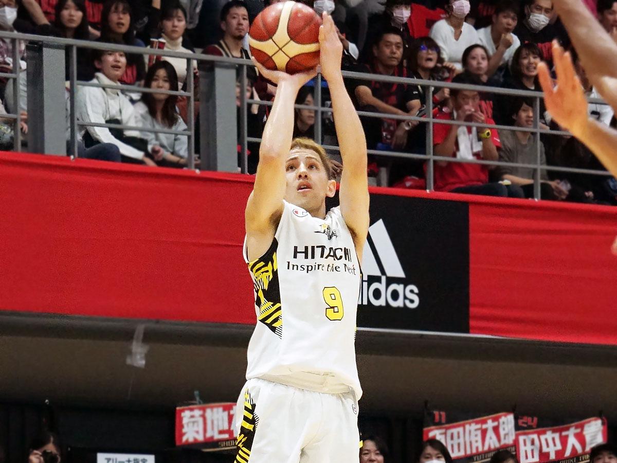 第3クオーターだけで3P4本を含む16点を挙げたベンドラメ礼生選手