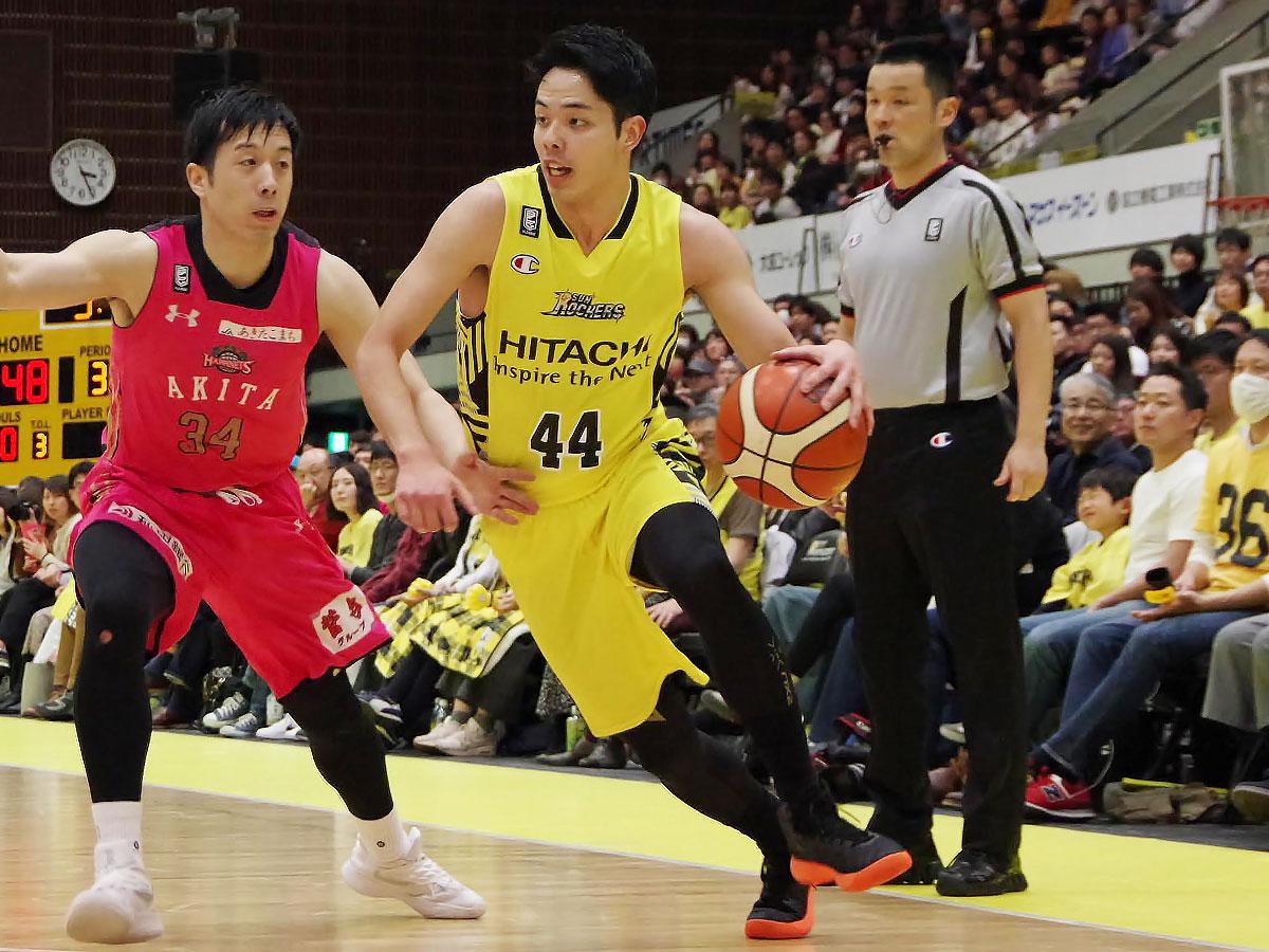 昨シーズンもSR渋谷でプレーした盛實翔選手（中央）