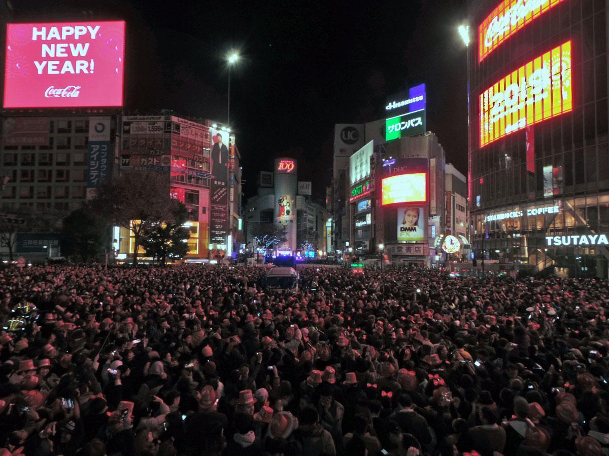 昨年のカウントダウンの様子。約12万人が渋谷駅周辺で新年を迎えた