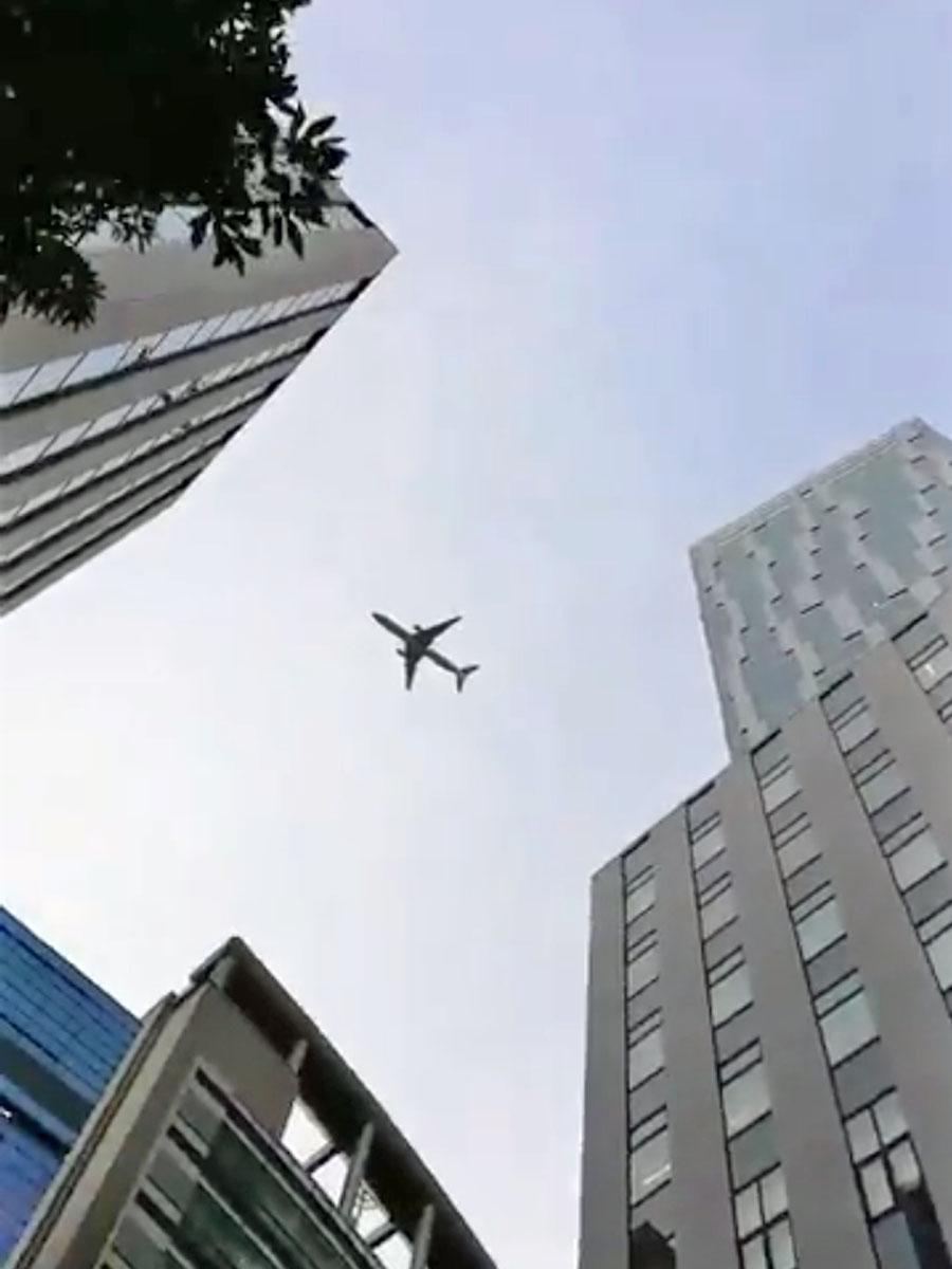 新ルートで渋谷駅周辺を飛行する航空機の様子（2月3日撮影、画像提供＝渋谷のラジオ）