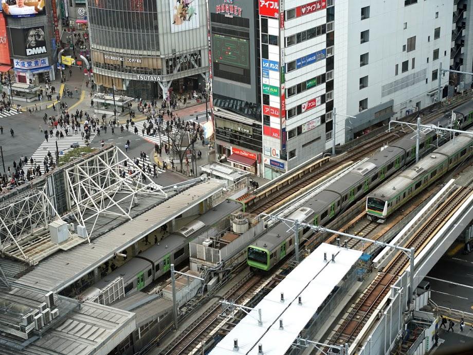並列化に向けて工事が進むJR渋谷駅