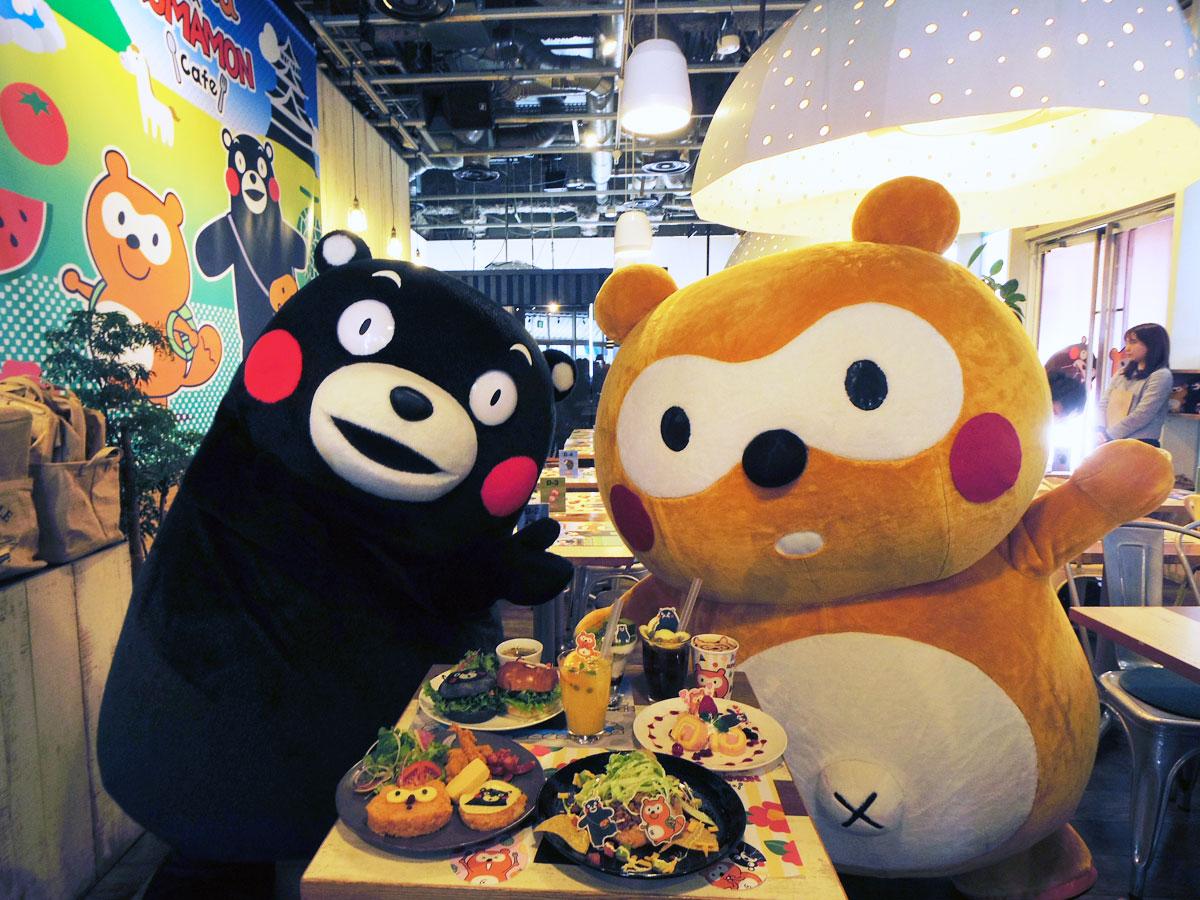 コラボカフェに訪れた（左から）くまモンとポンタ