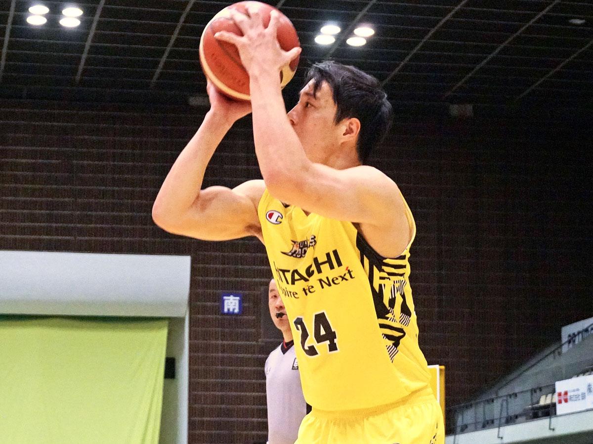 終盤に連続で3ポイントシュートを決めた広瀬健太選手