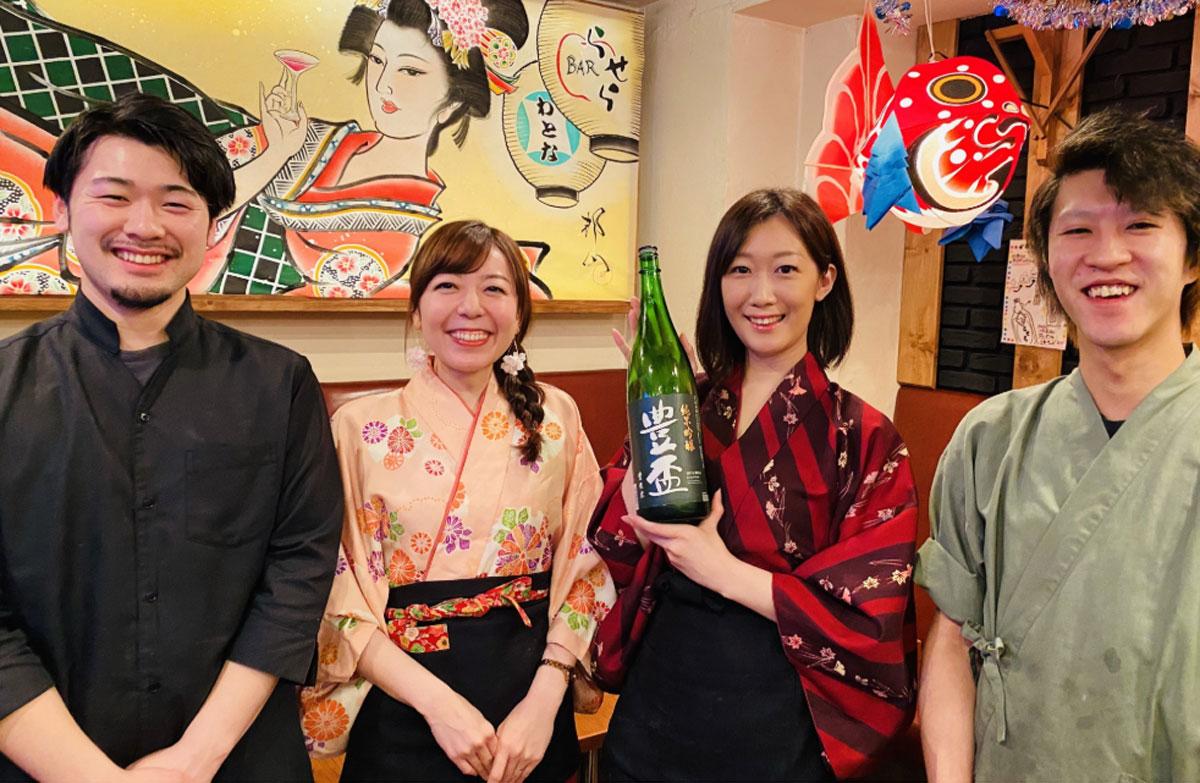 プロジェクトを立ち上げた青森郷土料理「らせら」の棟方ひとえさん（中央右）ら