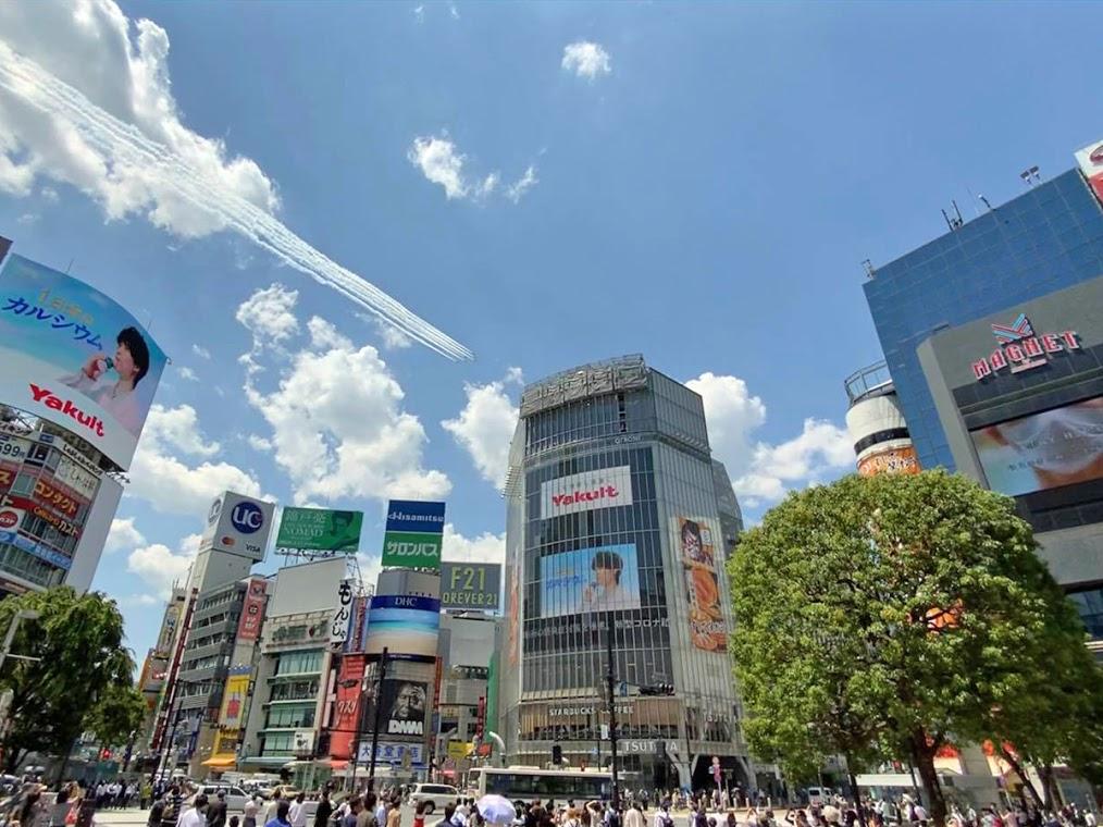 渋谷駅周辺の上空でも航過飛行が見られた