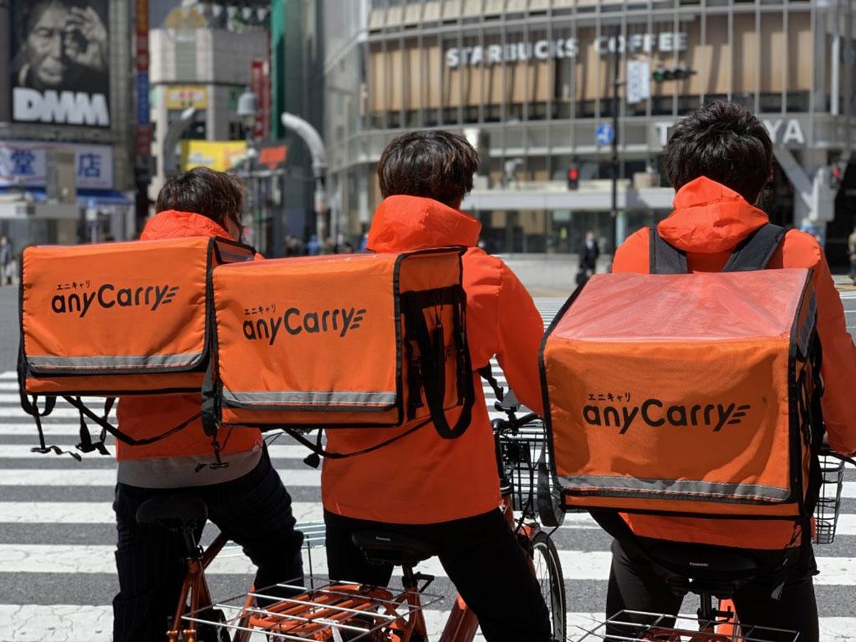 ビックカメラ渋谷東口店から「エニキャリ」のドライバーが商品を配達する