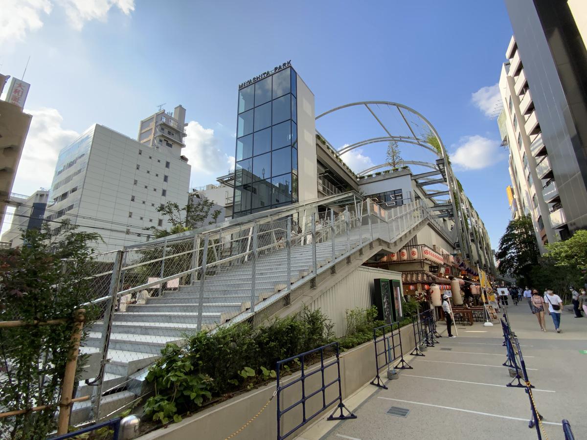 商業施設「RAYARD MIYASHITA PARK」の外観