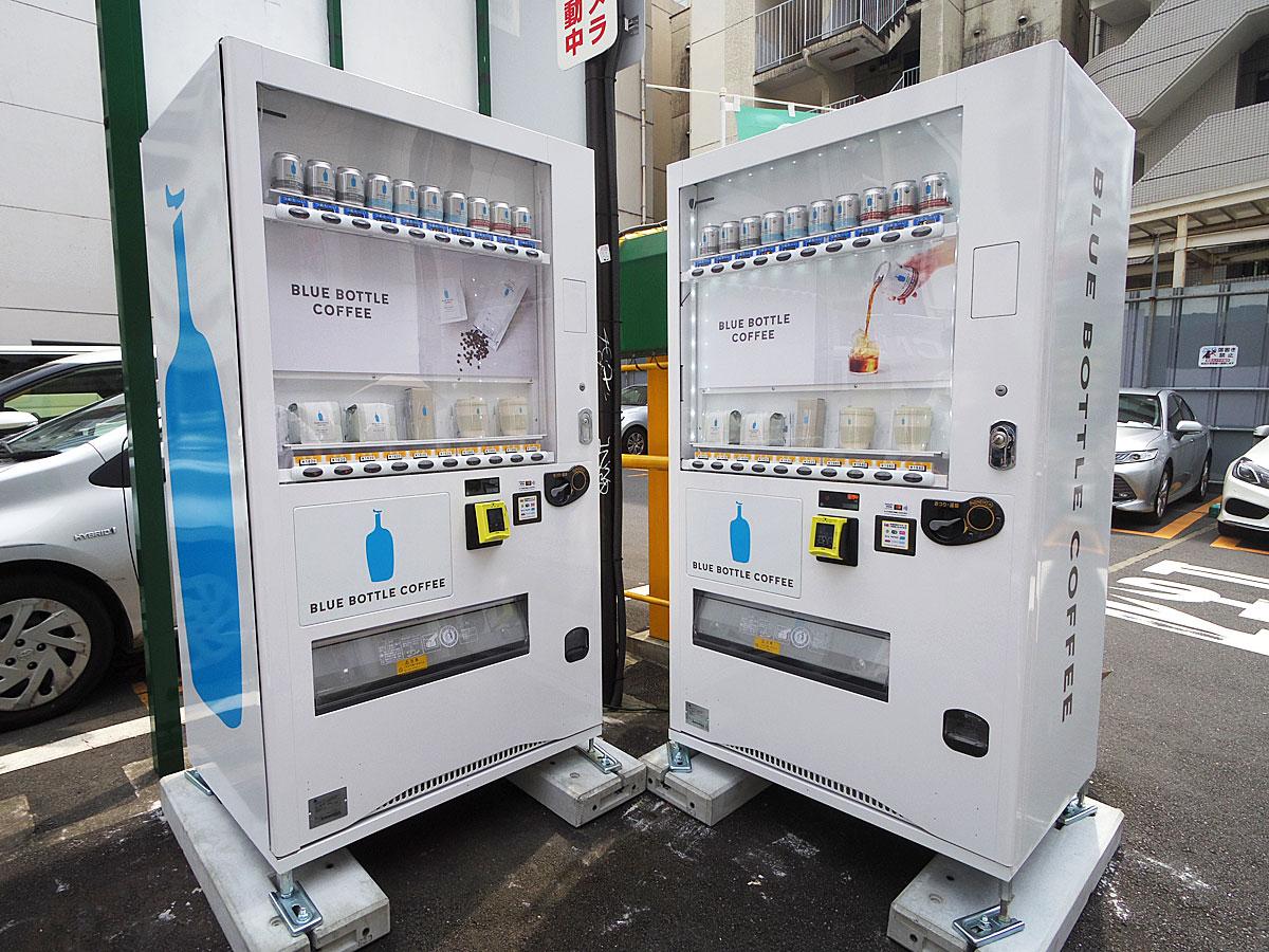 駐車場の一角に設置した「ブルーボトルコーヒー」自販機