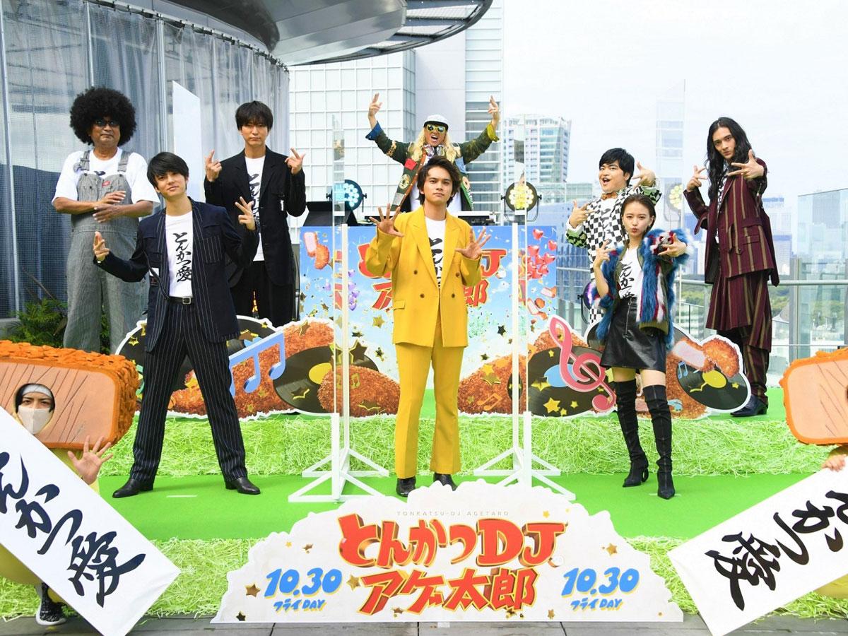 イベントに参加した主演の北村匠海さん（手前中央）ら