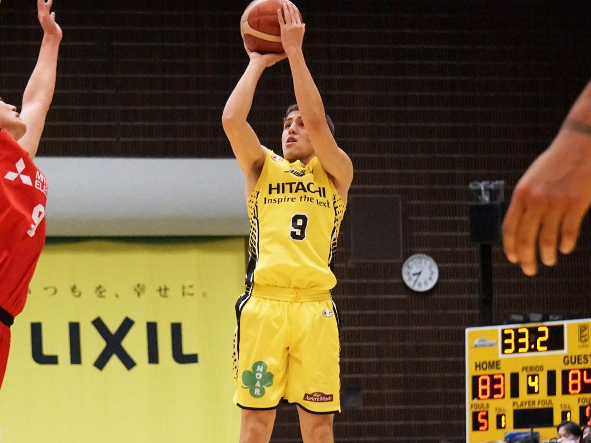 試合終盤に3ポイントシュートを決めたベンドラメ礼生選手