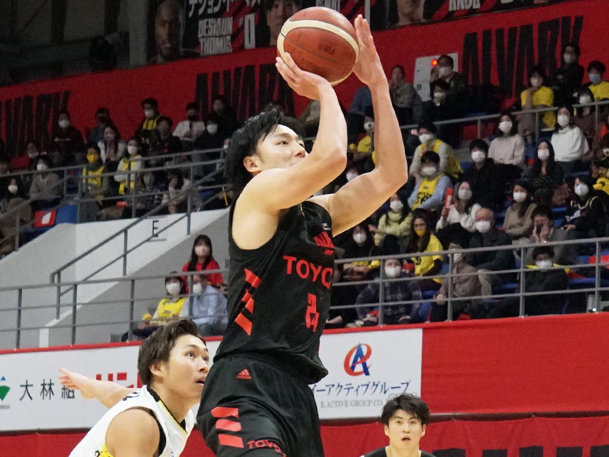 コンディションがあまり良くない中自身に「発破をかけて」戦った田中大貴選手（中央）