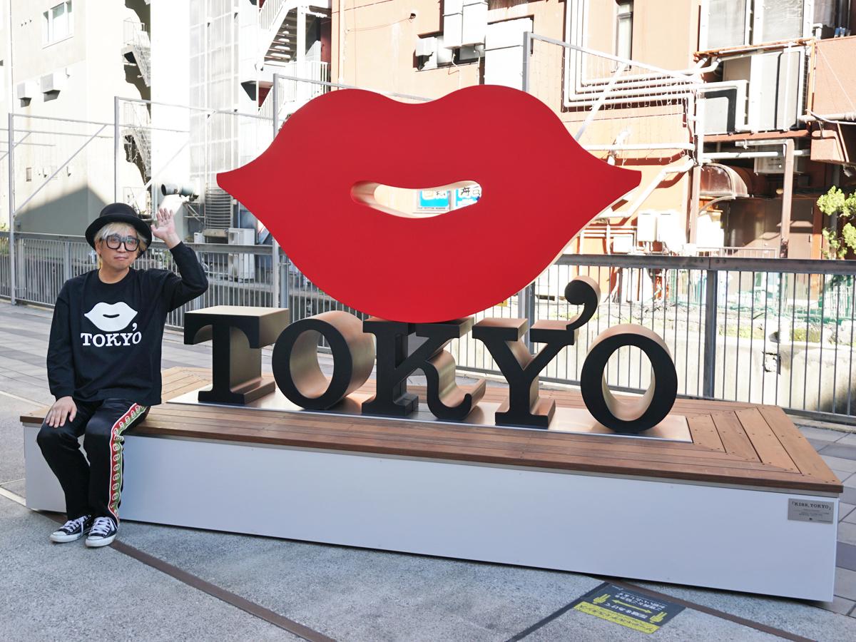 「皆の場所になるベンチになれば」と期待を込めた「KISS,TOKYO」発起人の千原徹也さん