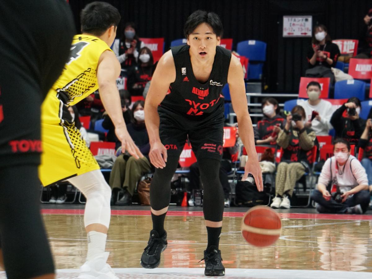 田中大貴選手（右）がブザービーターを決めA東京が勝利を収めた