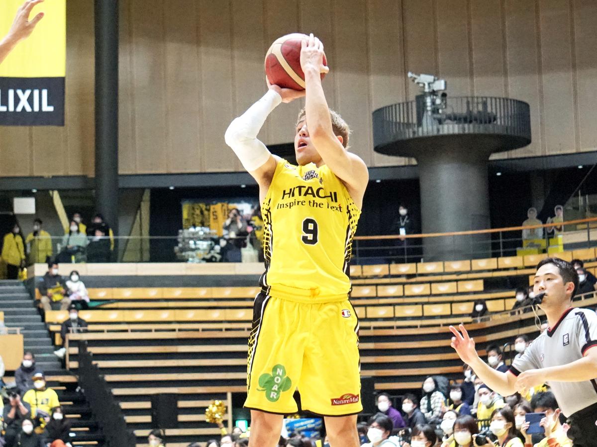 要所で3ポイントシュートを決めチームを勝利に導いたベンドラメ礼生選手