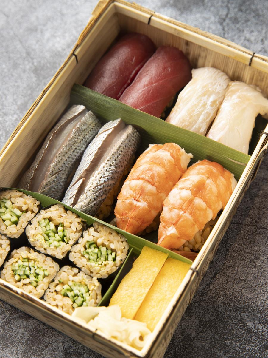 寿志團のuni入り10巻弁当（4,860 円)
