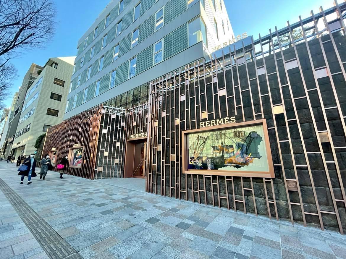 表参道沿いの店舗外観