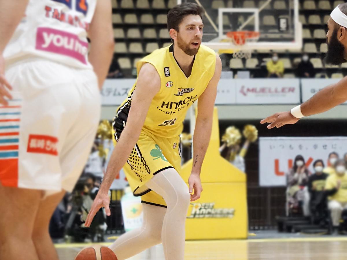 インジュアリーリストから抹消されたライアン・ケリー選手（中央）