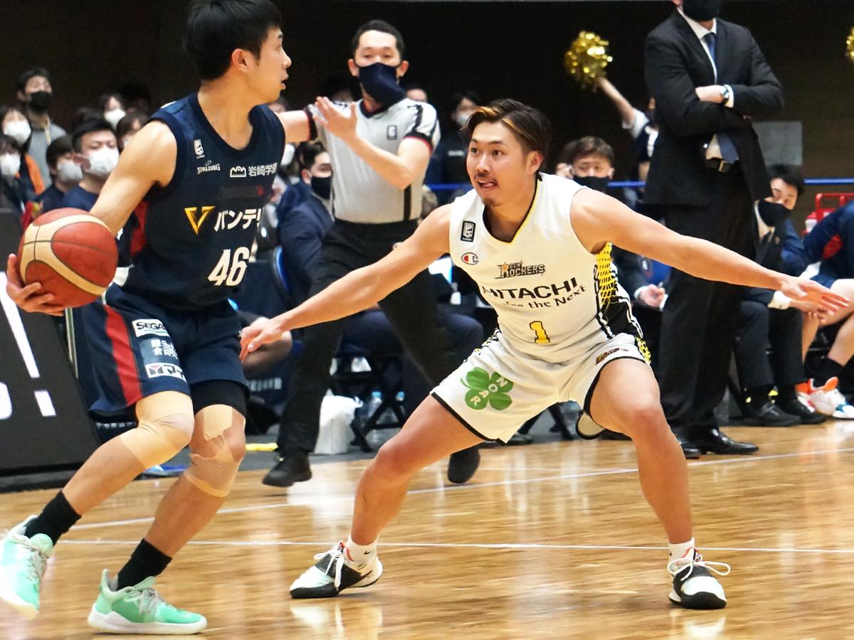 好守でチームに勢いをもたらした関野剛平選手(右）