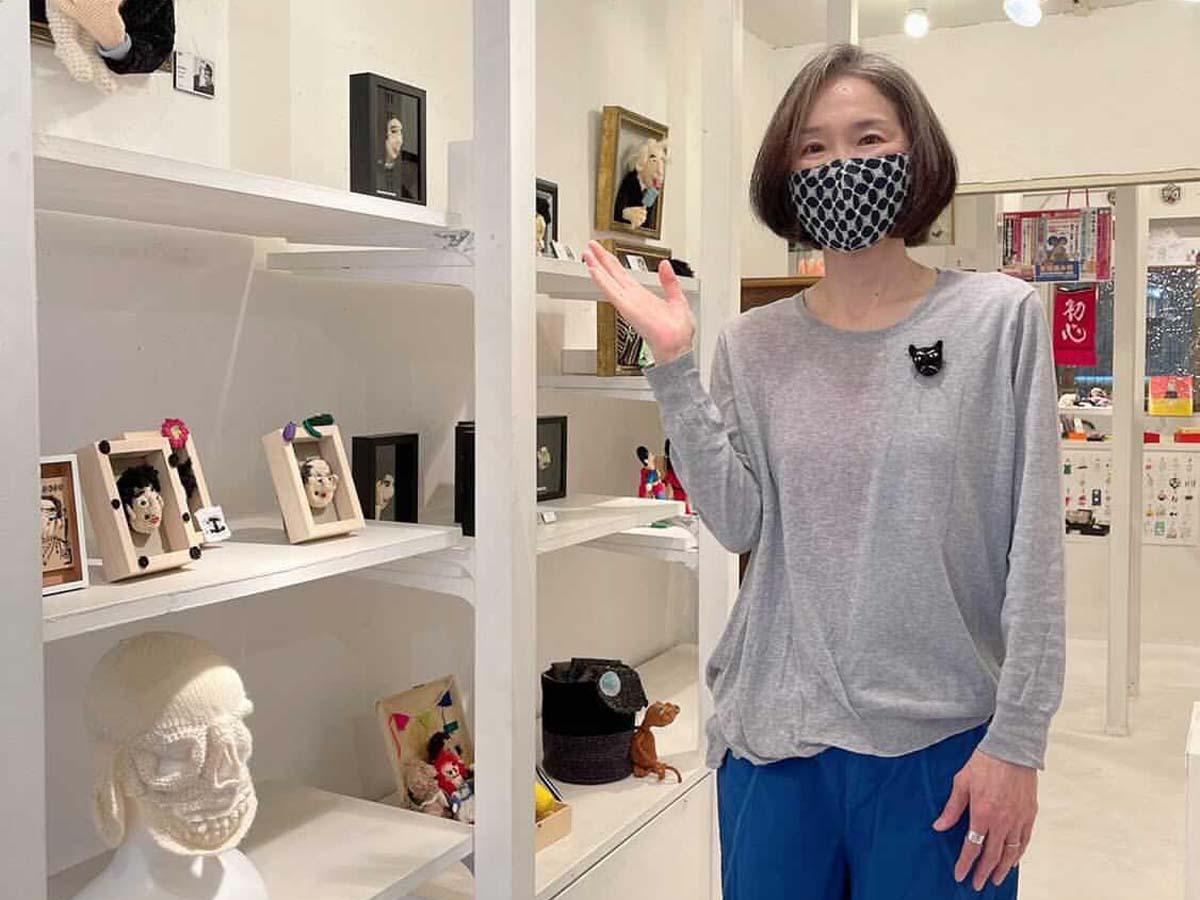 「妄想編み物」の会場で NekoKnit ことせきもとともこさん