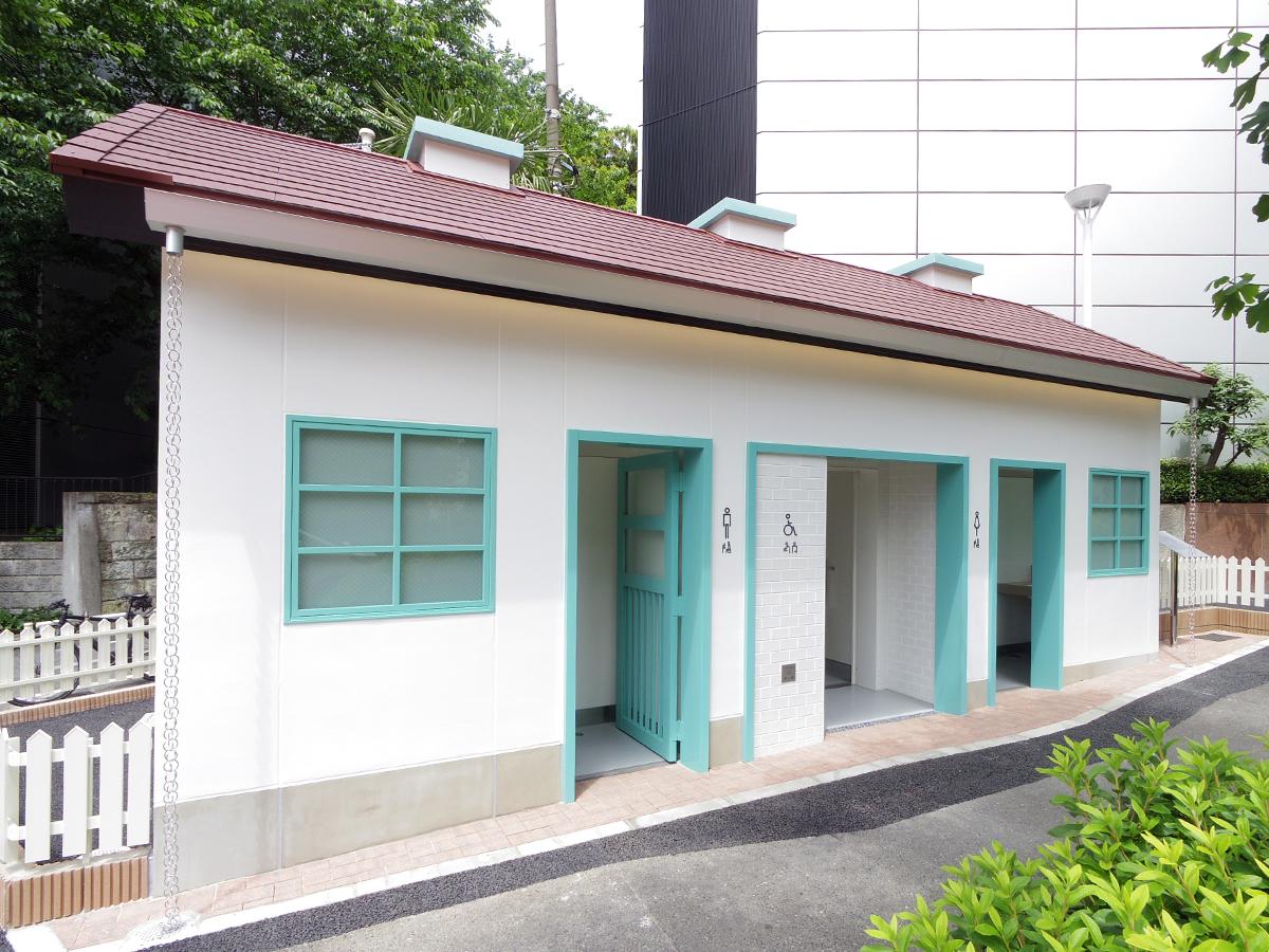 一軒家をイメージした神宮前公衆トイレ