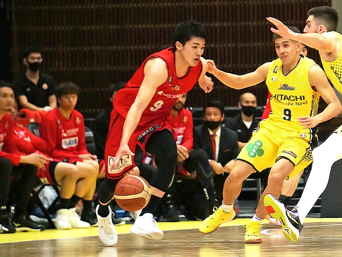 青山学院大学出身の安藤周人選手（写真中央）