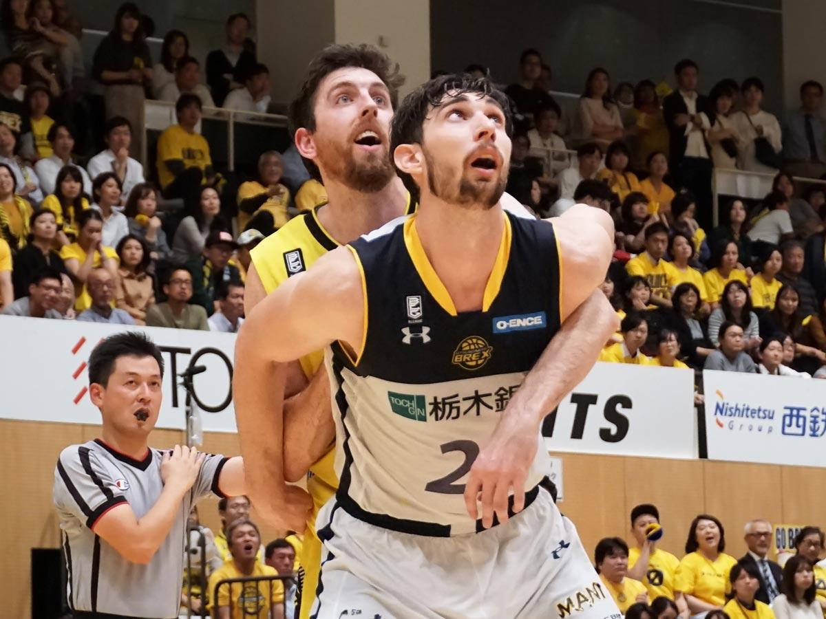 日本でのプレー経験も豊富なライアン・ロシター選手（手前）